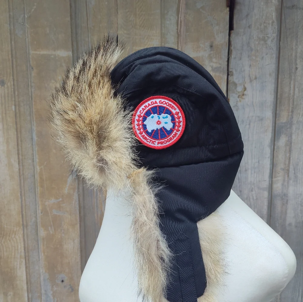 Canada Goose Black Down Hat - Size S/M